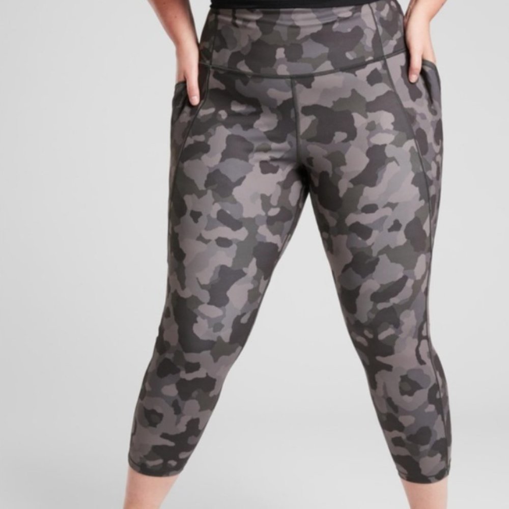 Athleta Lightning 7/8 Tight Legging in Gray Black Camo - 3X